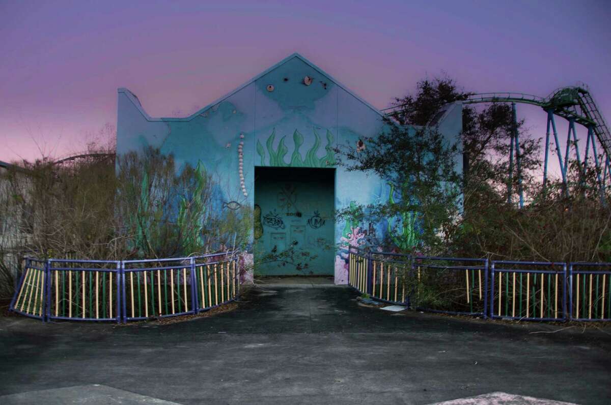 Photos Show Desolate, Abandoned Six Flags New Orleans 10 Years After ...