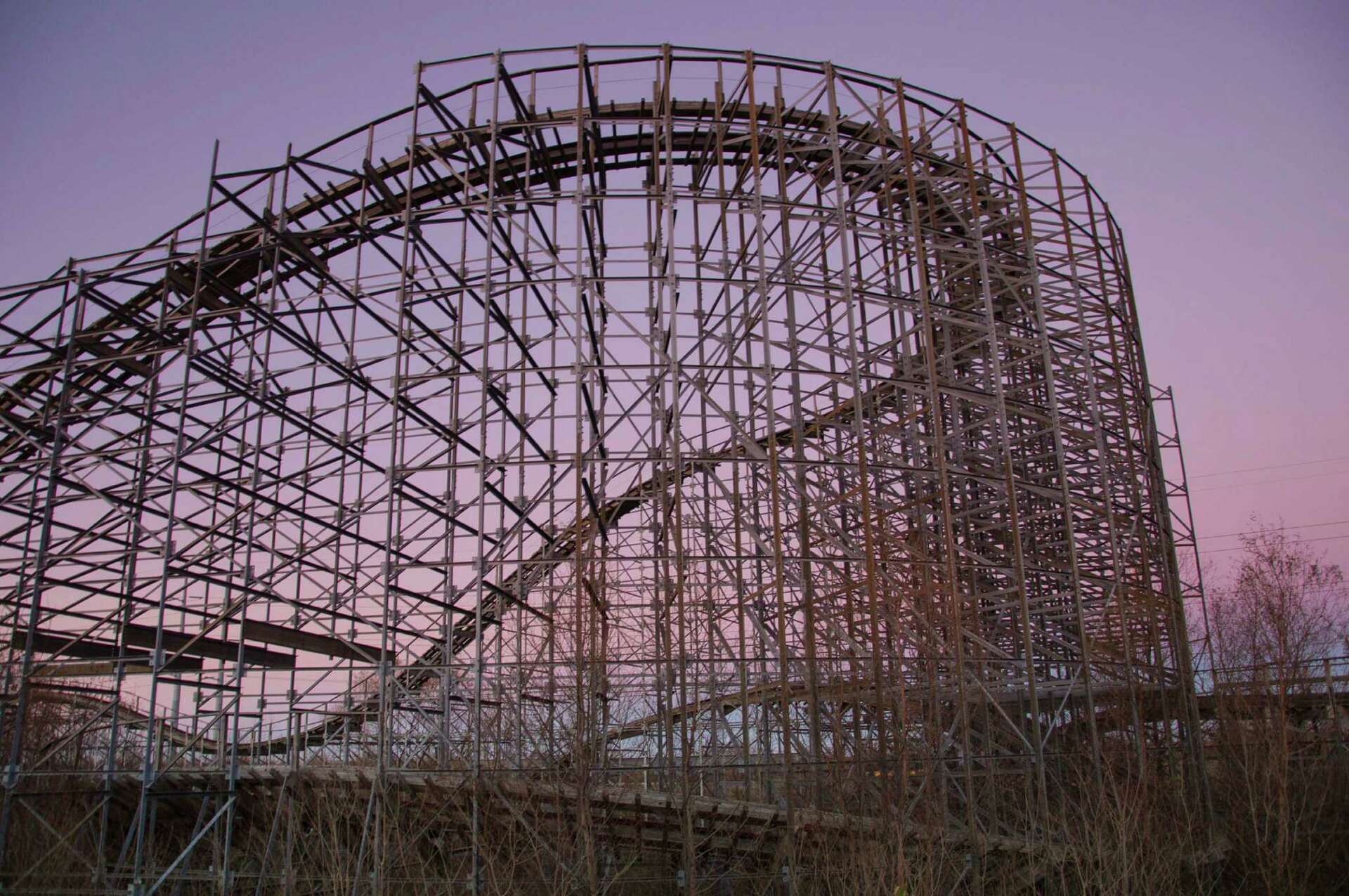 Photos Show Desolate, Abandoned Six Flags New Orleans 10 Years After ...