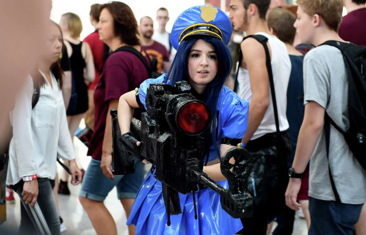 Crazy Cosplay And Gaming Sights From The Gamescom 15 Video Game Trade Show In Cologne Germany