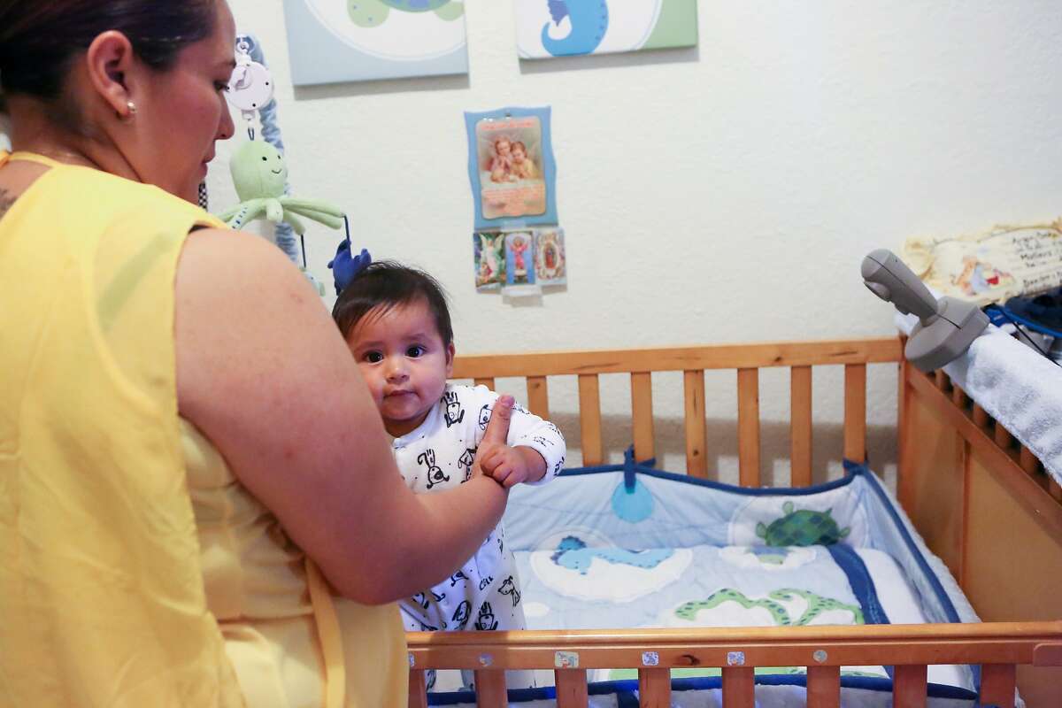 Baby monitor keeps watch on infant’s vital signs for parents