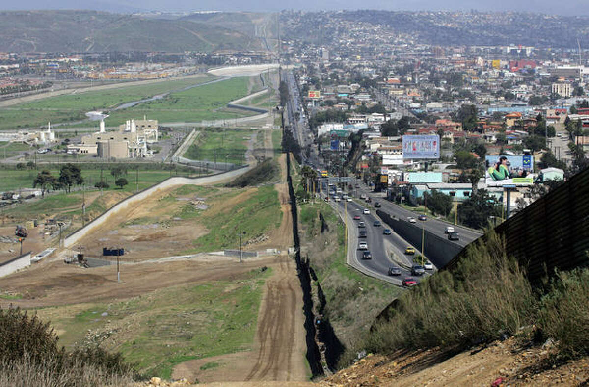 What The U S Mexican Border Really Looks Like