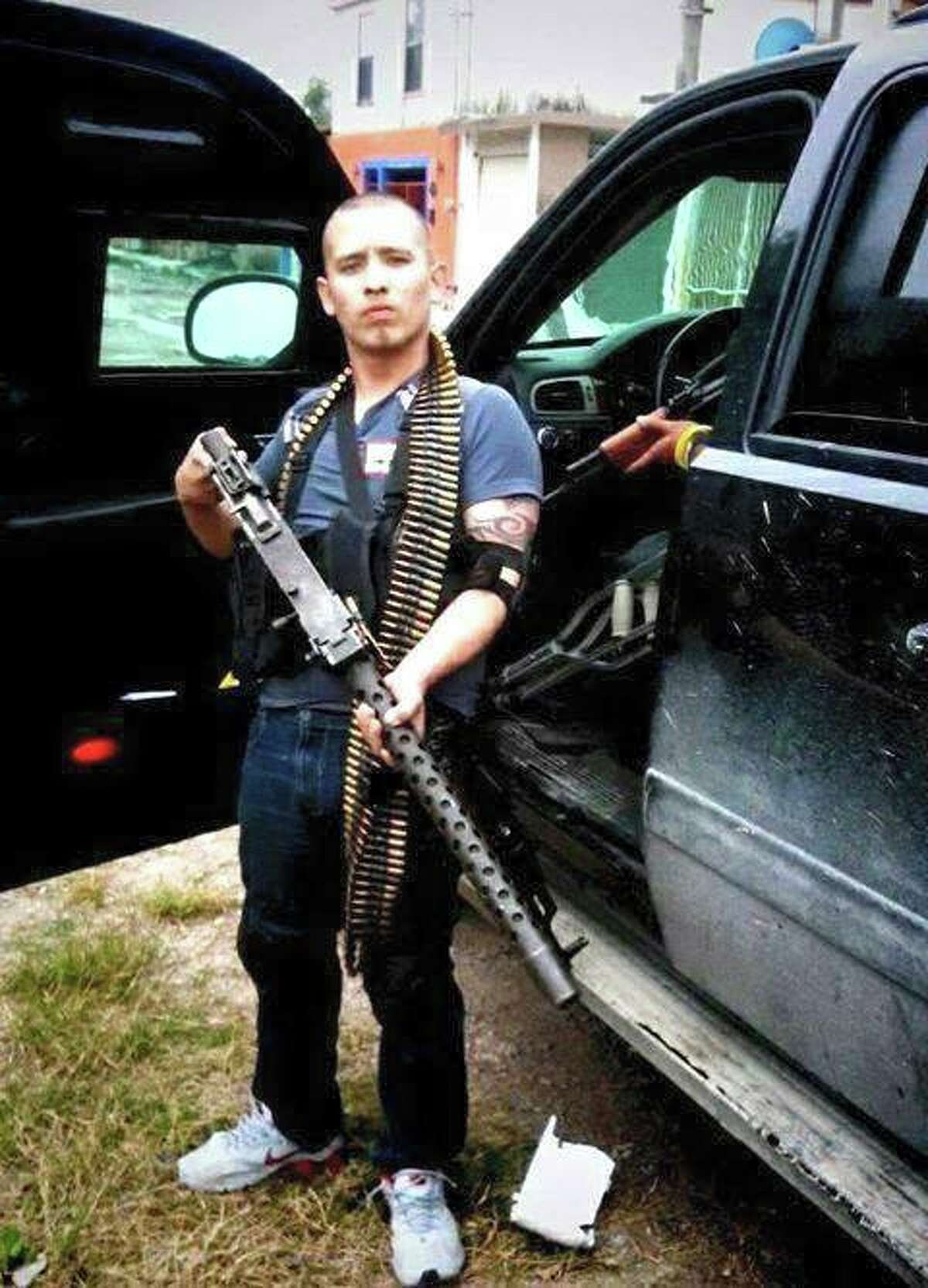 Report: Photos appear to show cartel members readying for war in post-'El Chapo' power struggle