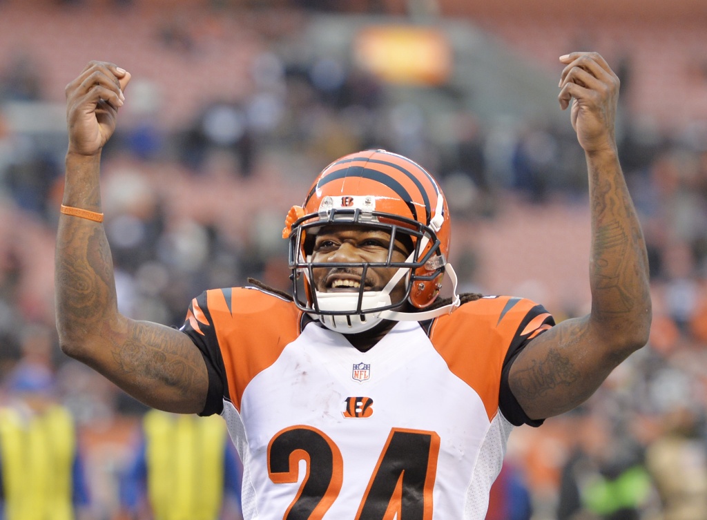 Airport employee charged in fight with NFL player Pacman Jones at  Hartsfield-Jackson, Sports