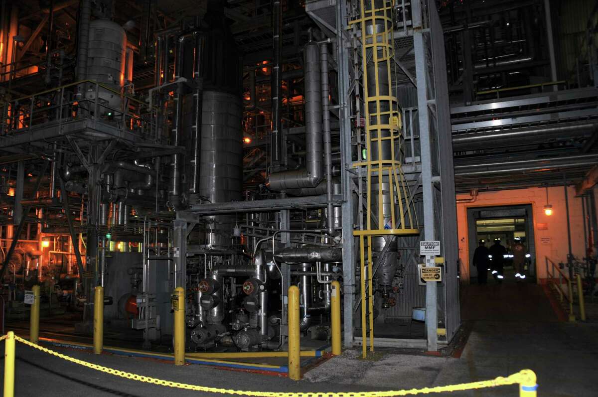 DuPont to close La Porte plant where 4 died