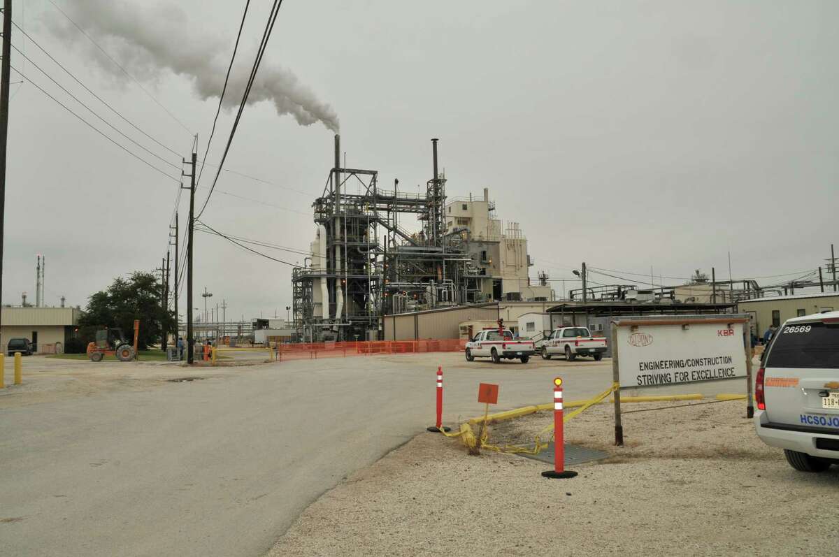 DuPont�s La Porte plant, site of worker deaths, won�t reopen