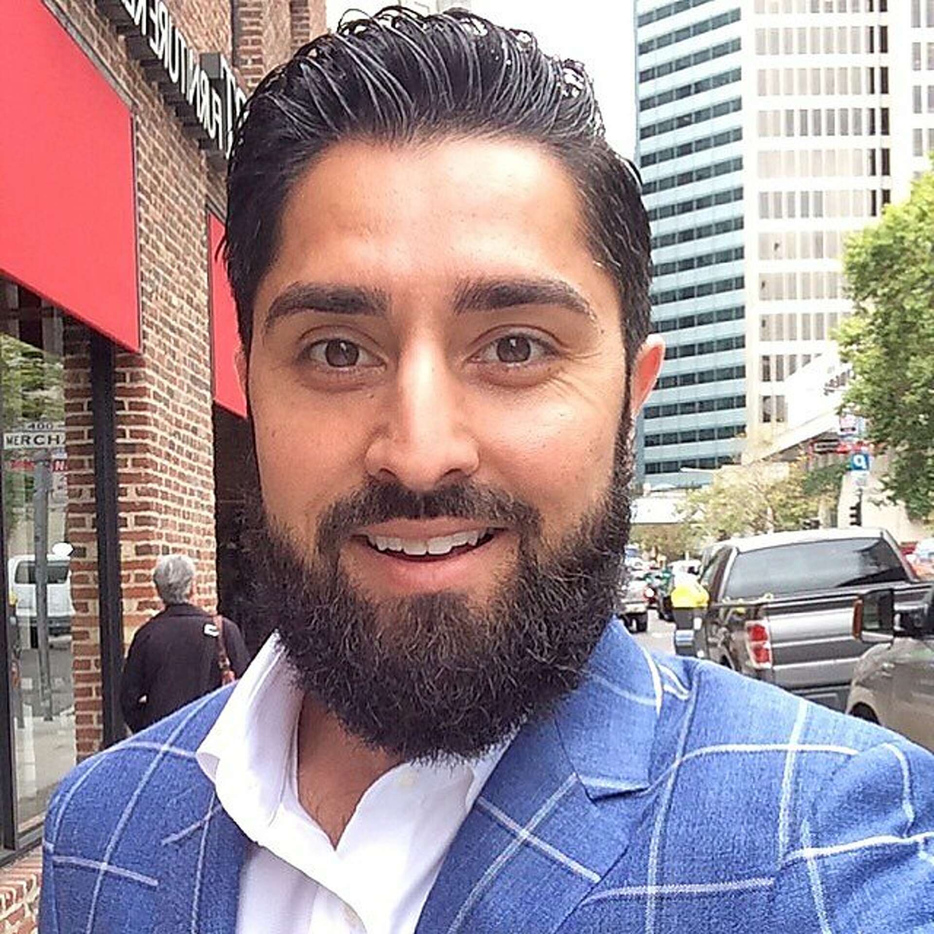 Text and the city What’s on Roh Habibi’s phone(02)