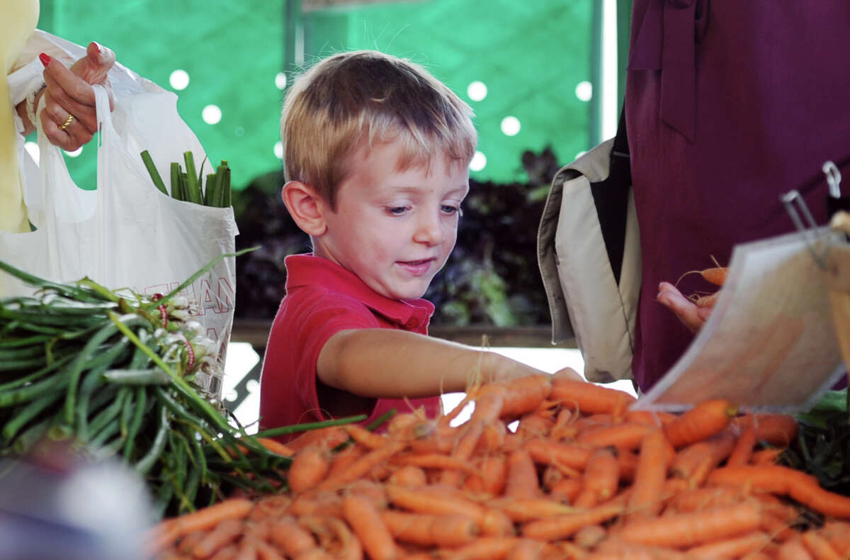 Guide to summer farmers markets in Southwestern CT