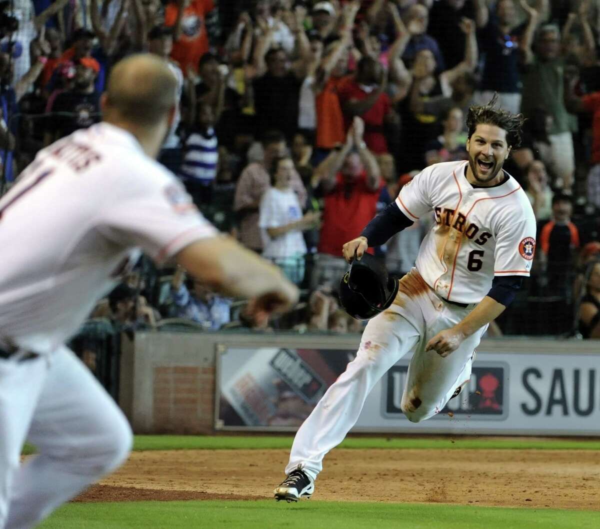 Altuve nearly triples but trips on his helmet 