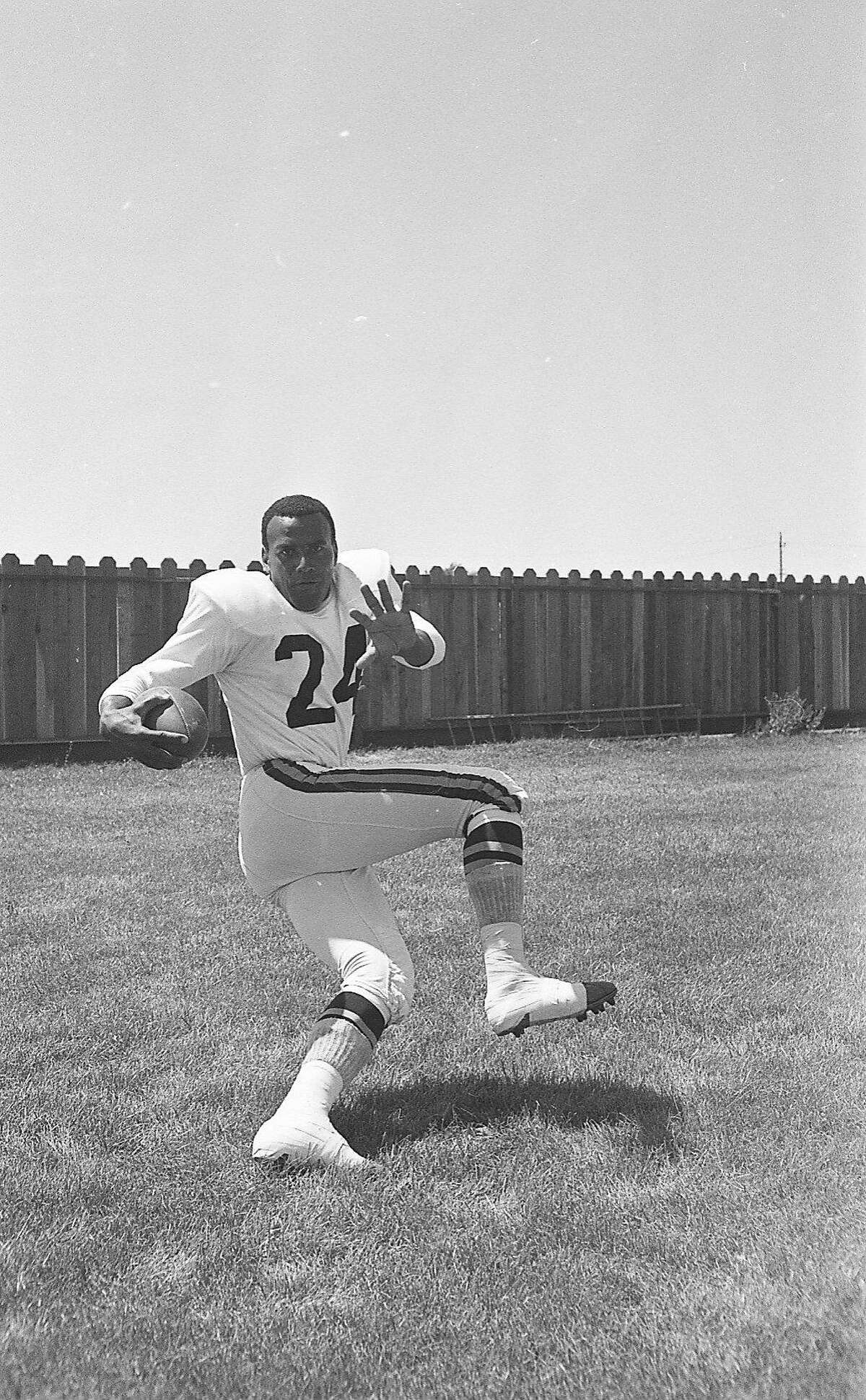 FRED WILLIAMSON THE HAMMER KANSAS CITY CHIEFS 1966 AFL CHAMPS SIGNED 8x10