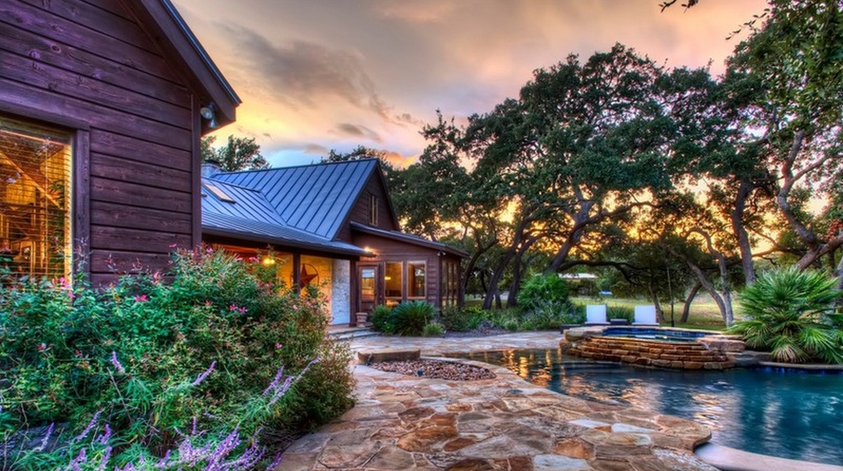 Foreclosed Hill Country home on the market for 1.9 million