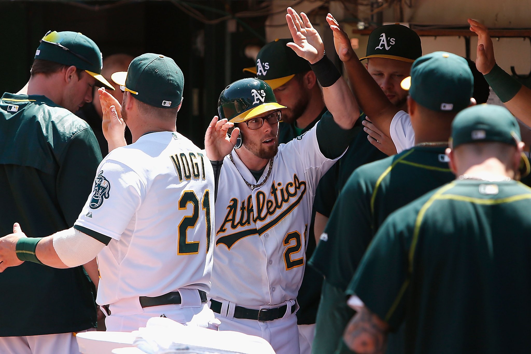 Jesse Chavez terrific as A's sweep 2 games from L.A.