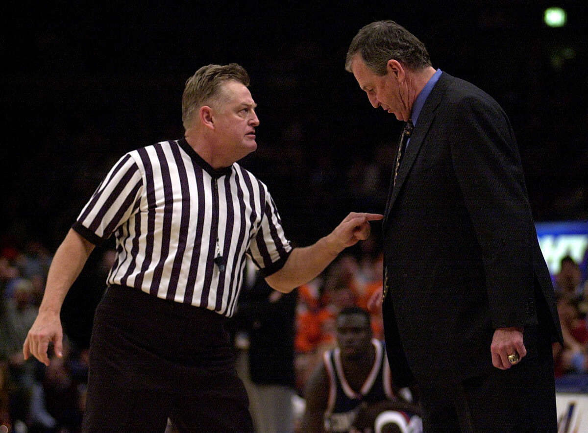longtime-ncaa-basketball-referee-jim-burr-retires