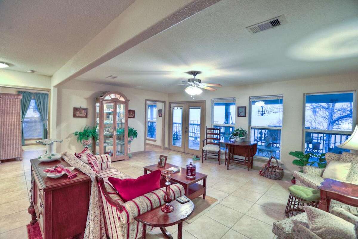 What a waterfront home in Kemah will cost you