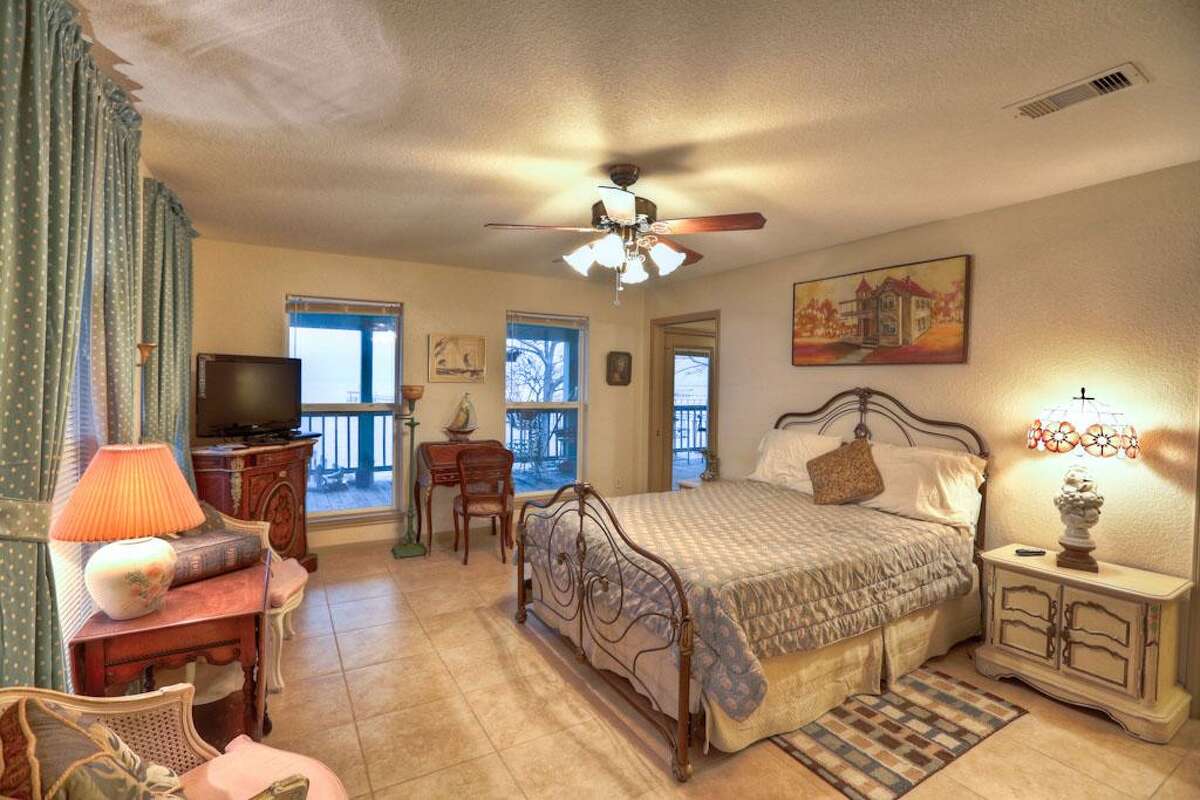 What a waterfront home in Kemah will cost you