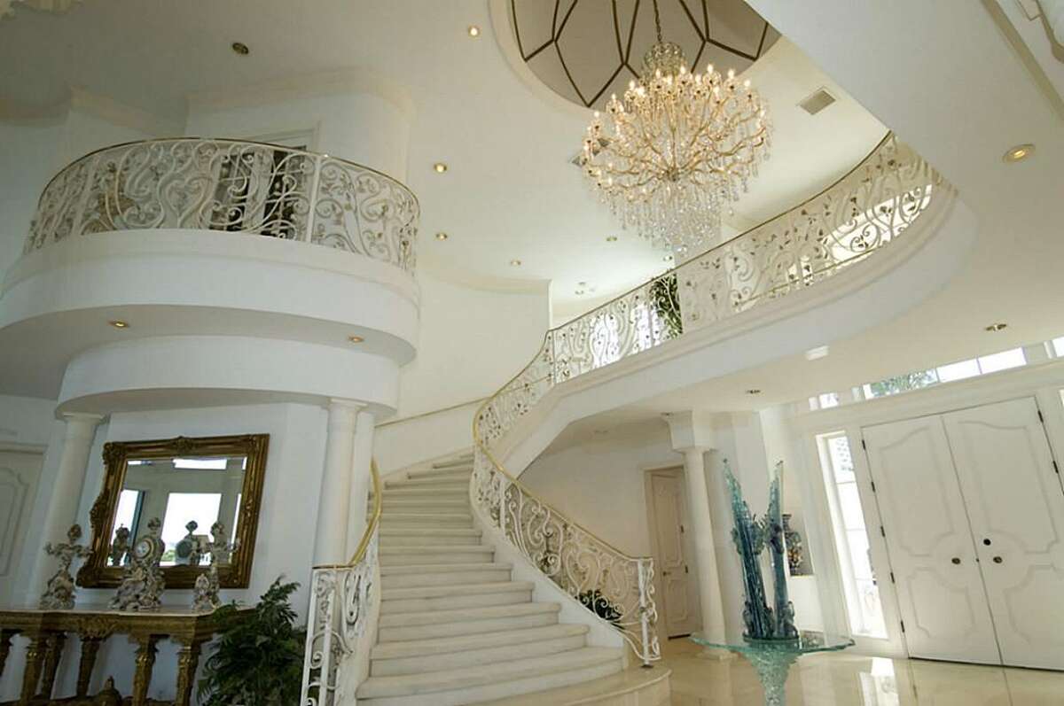 What a waterfront home in Kemah will cost you