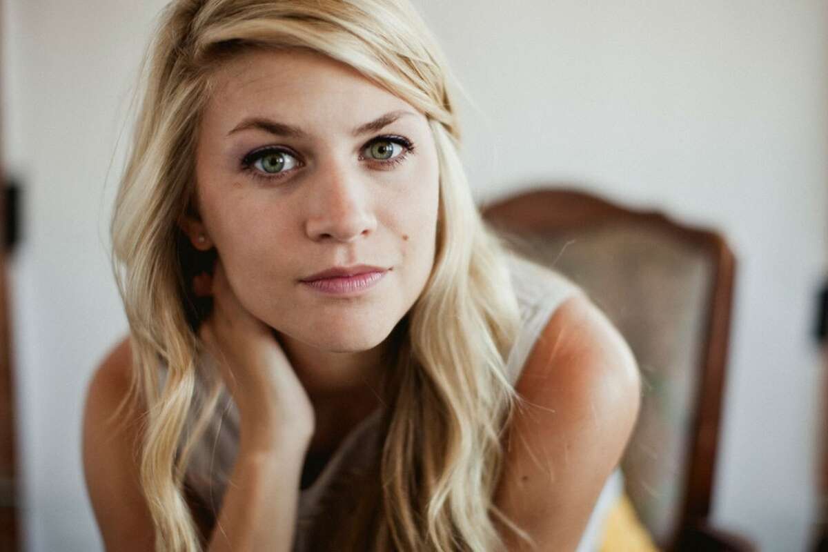 In addition to her solo career, Jillian Edwards teamed up with her husband and brother-in-law to form the indie-folk band the Inlaws.