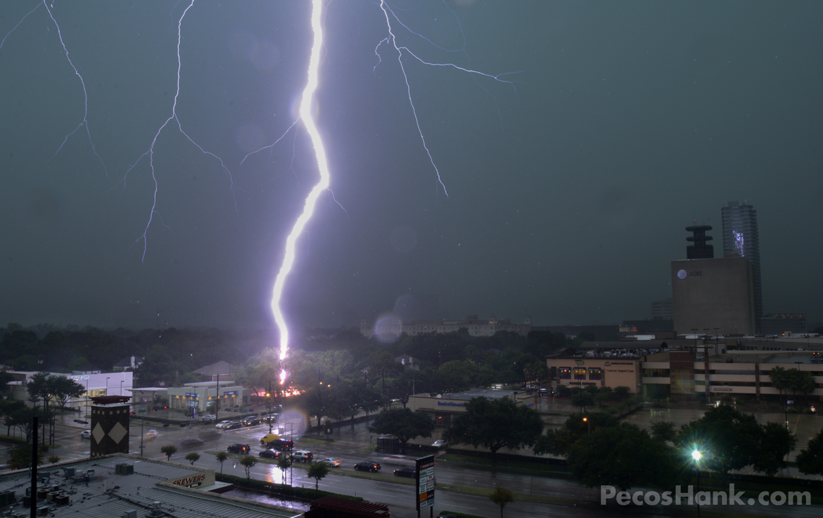 Photo Houston Lightning Strike Lights Up Dark Sky 