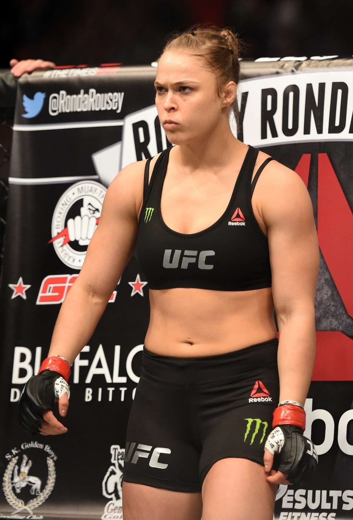Ufc Champ Ronda Rousey Got Hit In The Face By Opponent During Weigh In She’s Not Happy About It