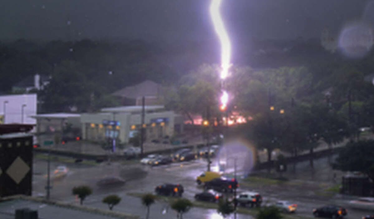 Photo Houston Lightning Strike Lights Up Dark Sky 