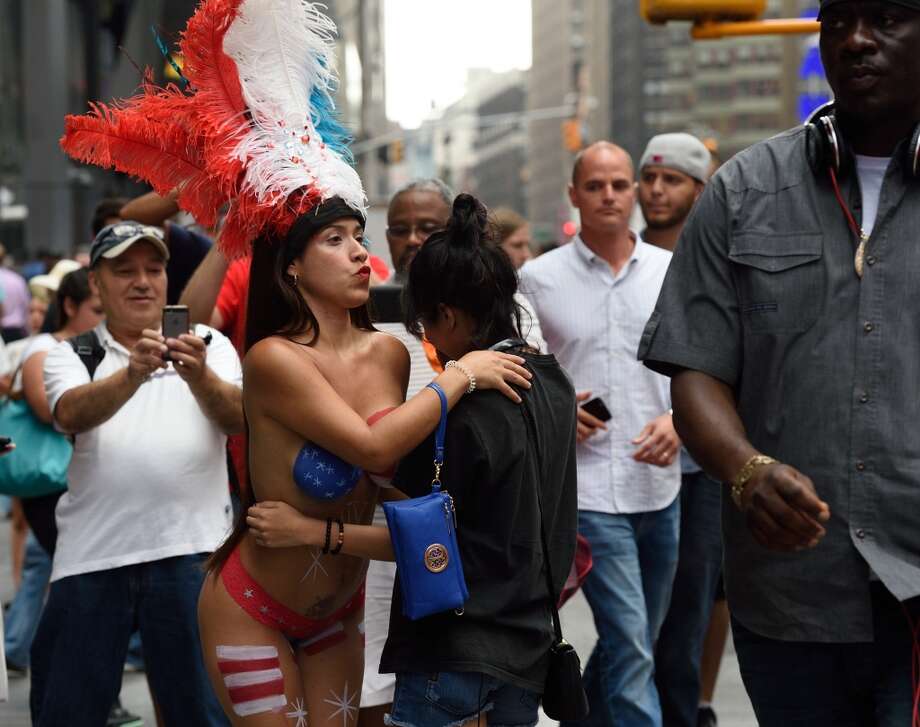 920px x 726px - Topless Latina street performers are causing a stir (Warning ...