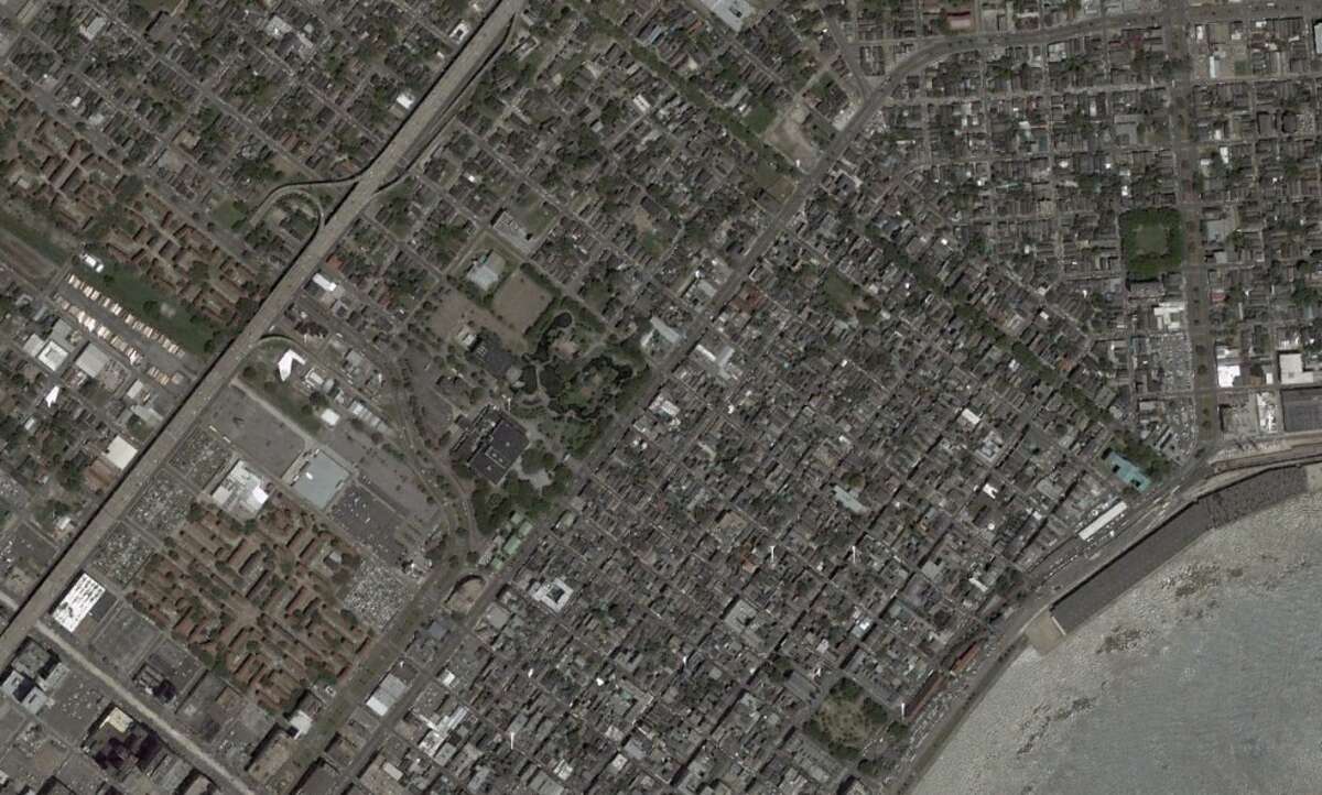 Hurricane Katrina New Orleans satellite images before and after the flooding