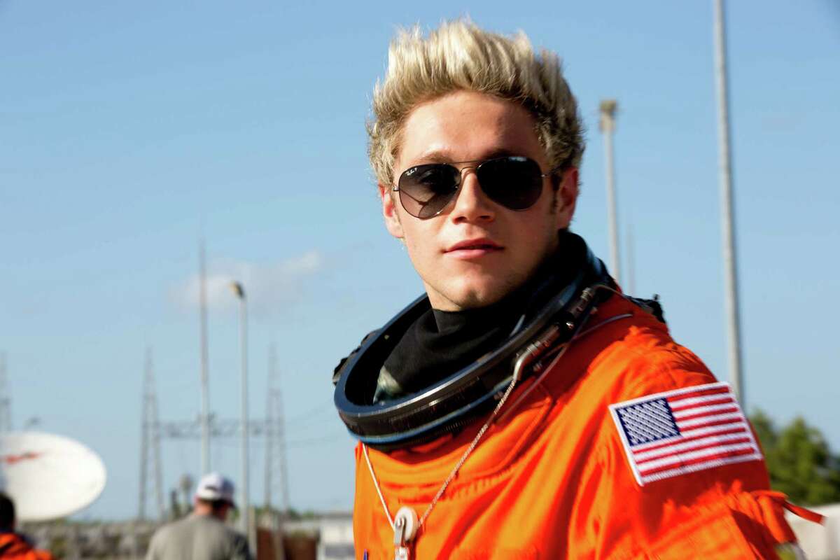 Niall Horan of One Direction filmed the video for "Drag Me Down" at NASA's Johnson Space Center.