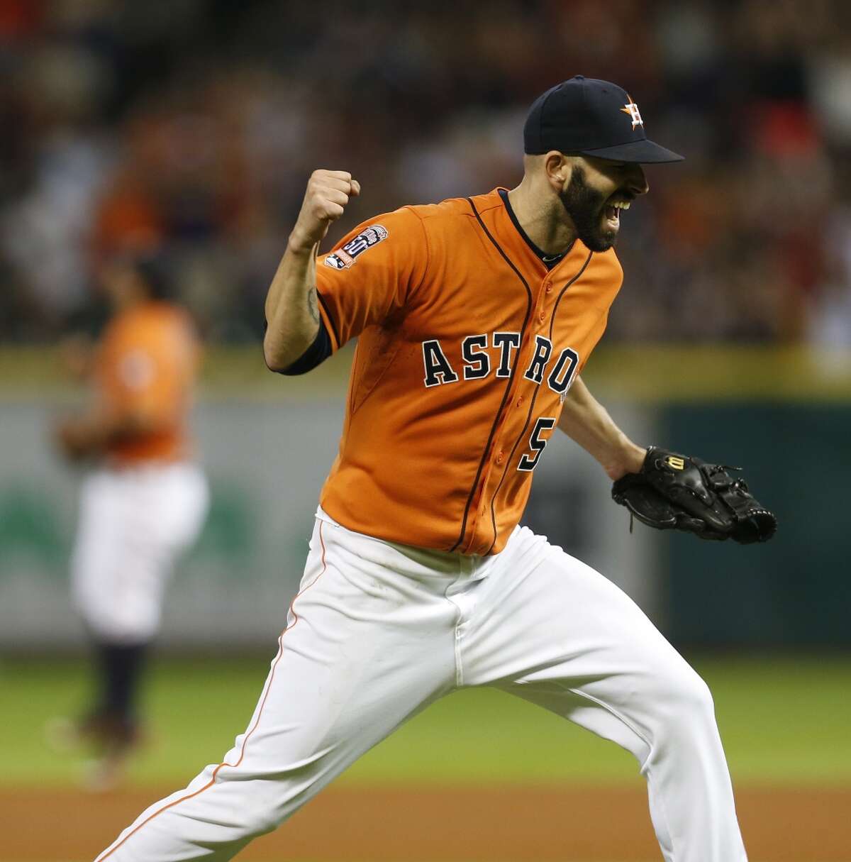 Astros non-tender Mike Fiers, making him a free agent