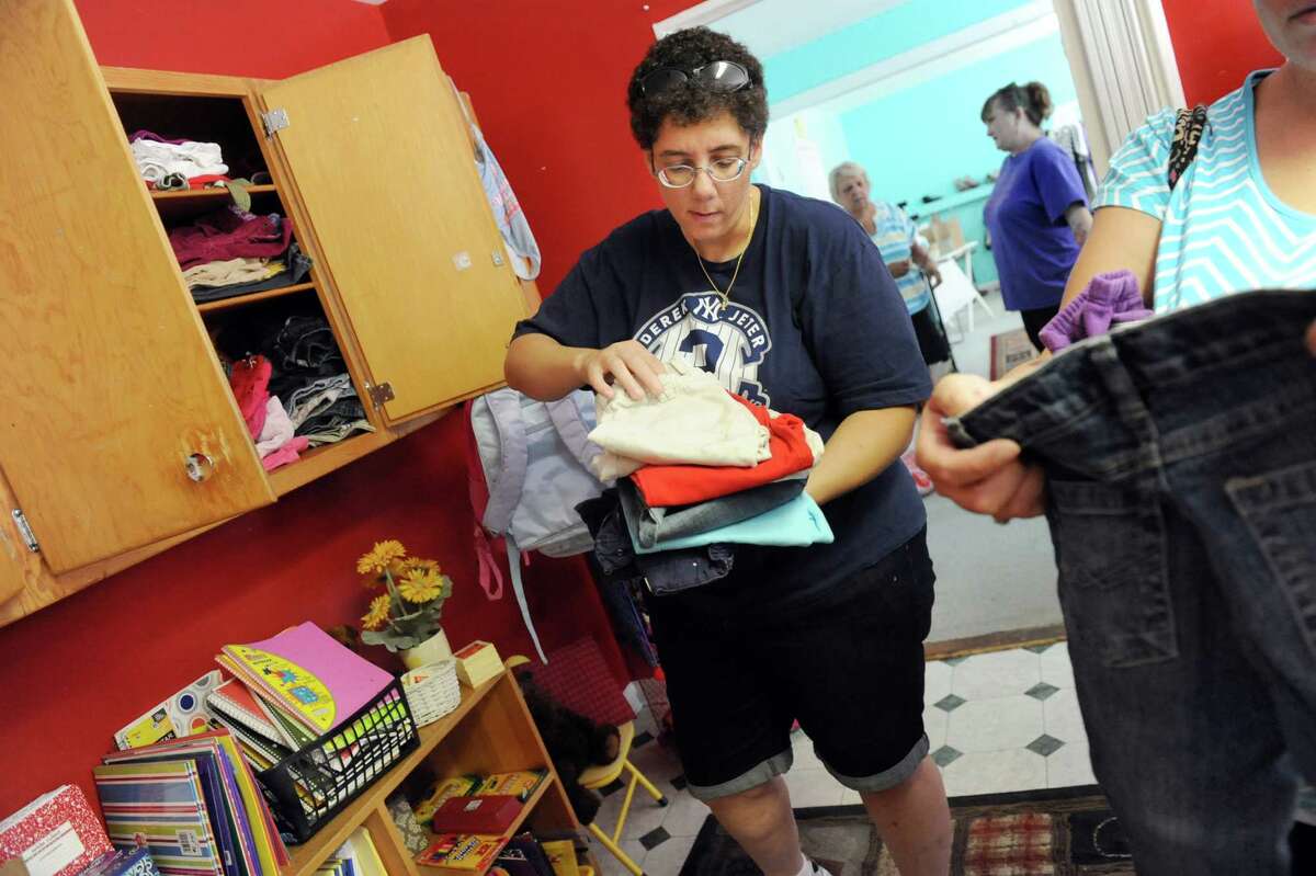 Menandsarea families get help with school supplies