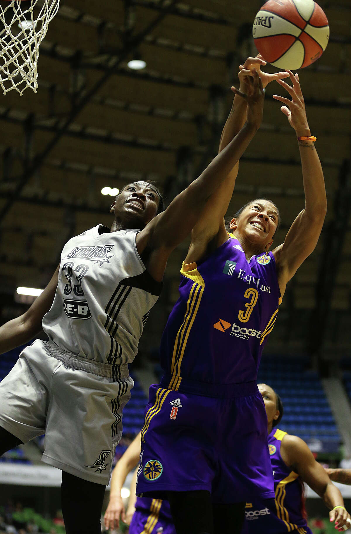 San Antonio Stars’ Sophia Young-Malcolm and Los Angeles Sparks’ Candace Parker struggle for a rebound during the first half at the Freeman Coliseum, Sunday, August 23, 2015.