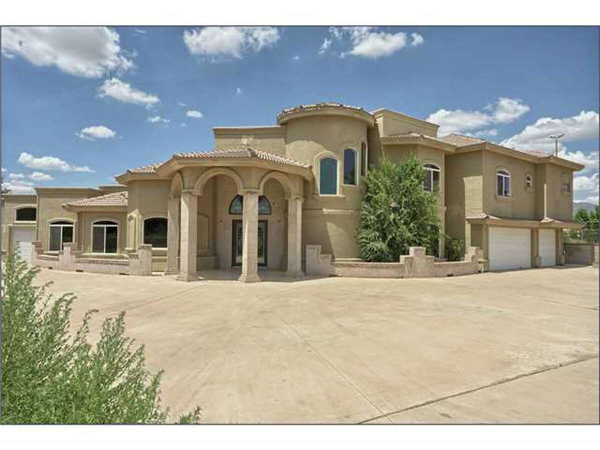 Massive El Paso home now under foreclosure