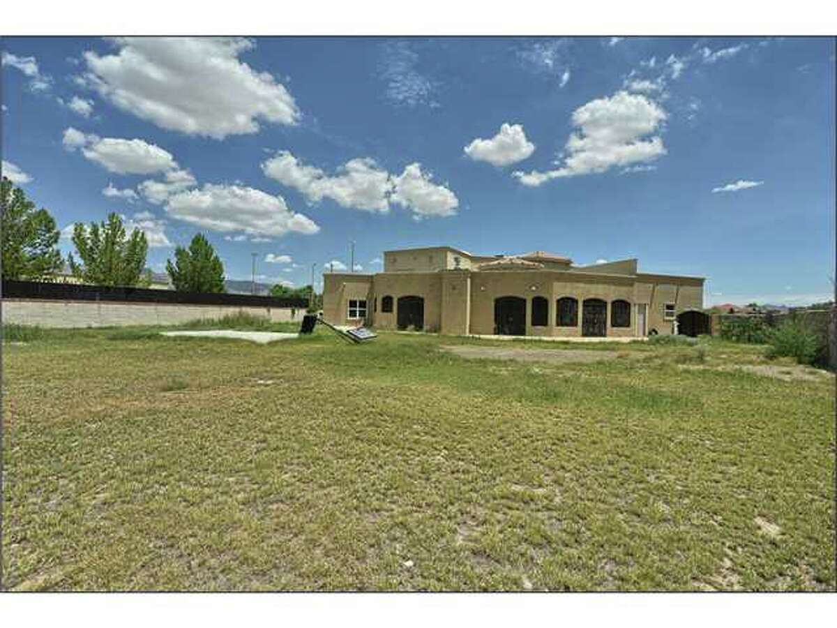 Massive El Paso home now under foreclosure