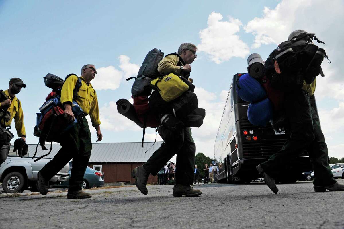 Forest rangers, volunteers return from fighting Oregon wildfires