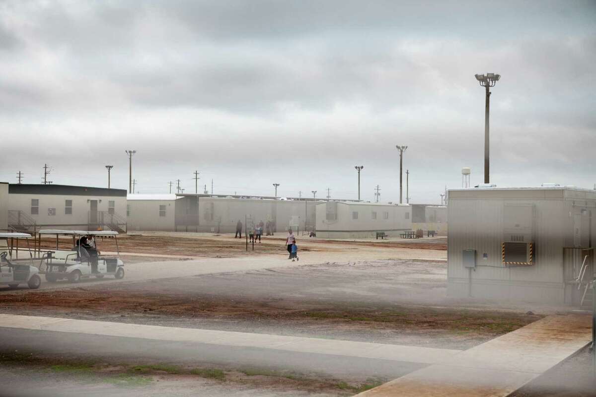 Two lawyers banned from detention center