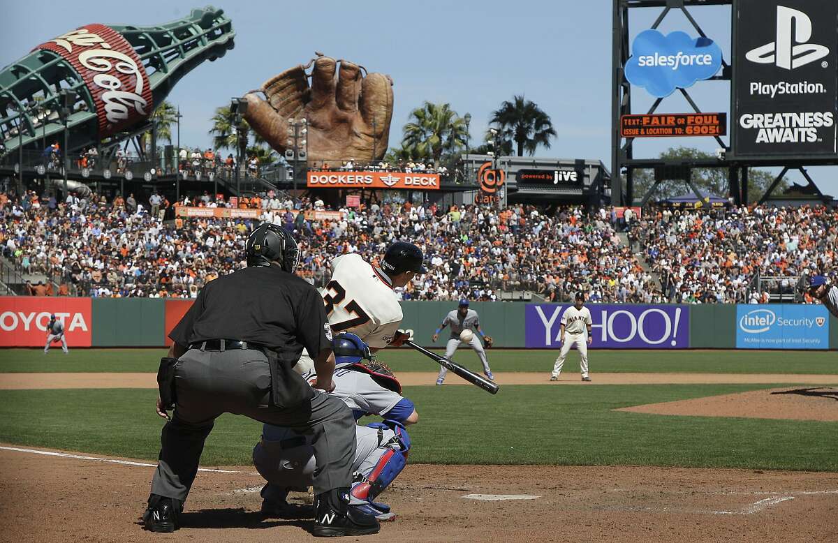 San Francisco Giants' Kelby Tomlinson hits a grand slam home run against the Chicago Cubs during the eighth inning of a baseball game in San Francisco, Thursday, Aug. 27, 2015. The Giants won 9-1.