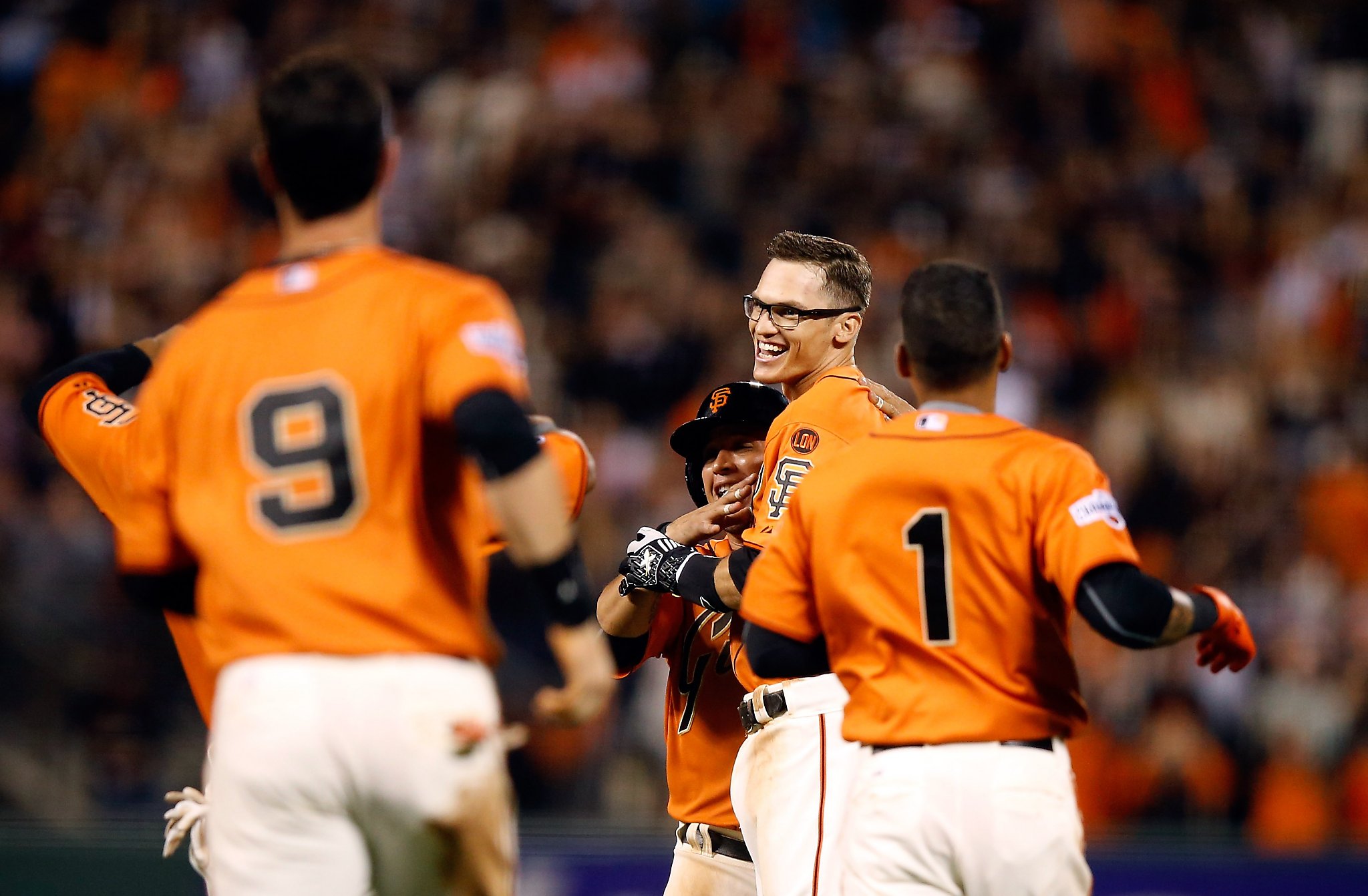 Kelby Tomlinson lines game-winning single as Giants beat Cardinals