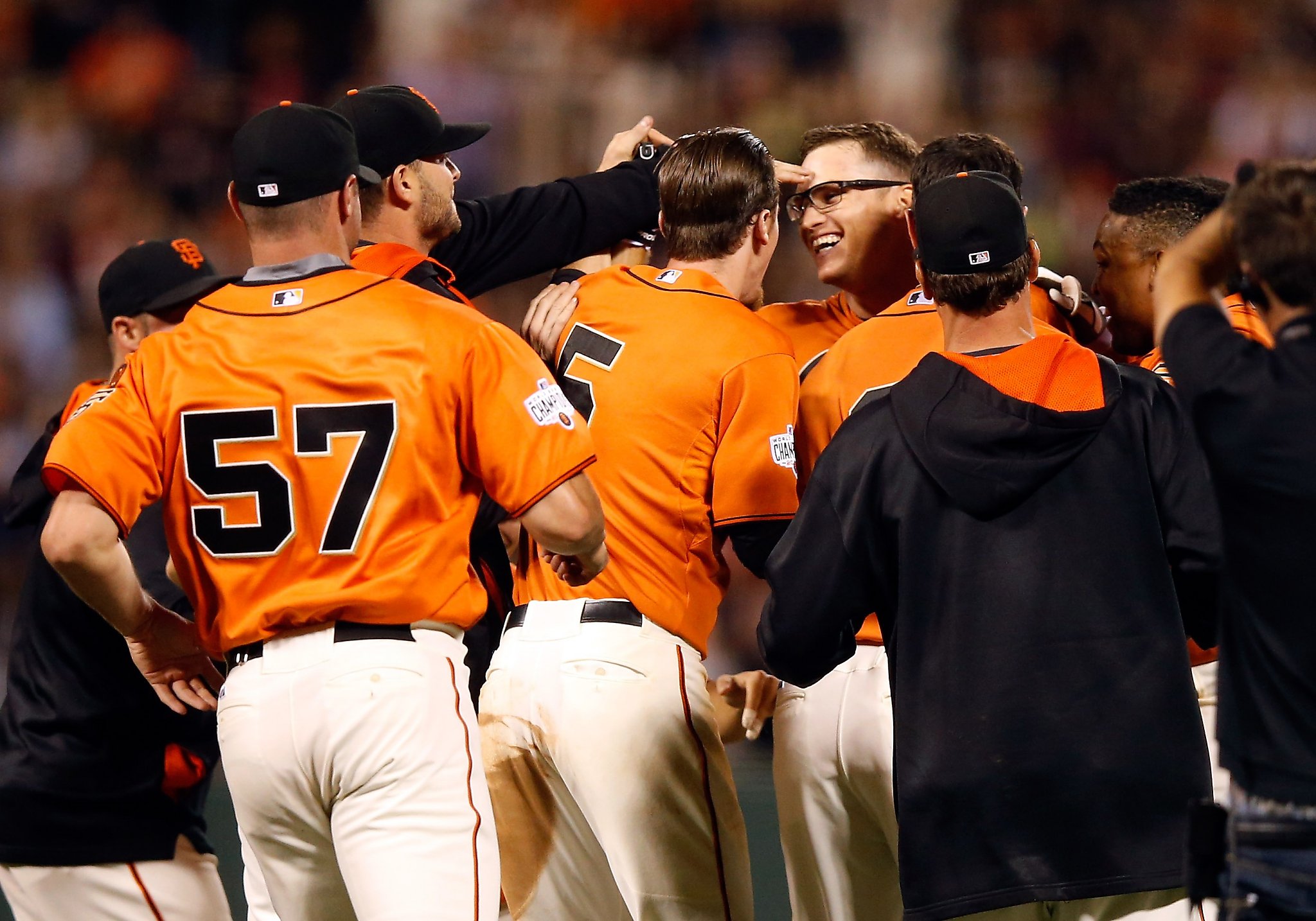 Kelby Tomlinson lines game-winning single as Giants beat Cardinals