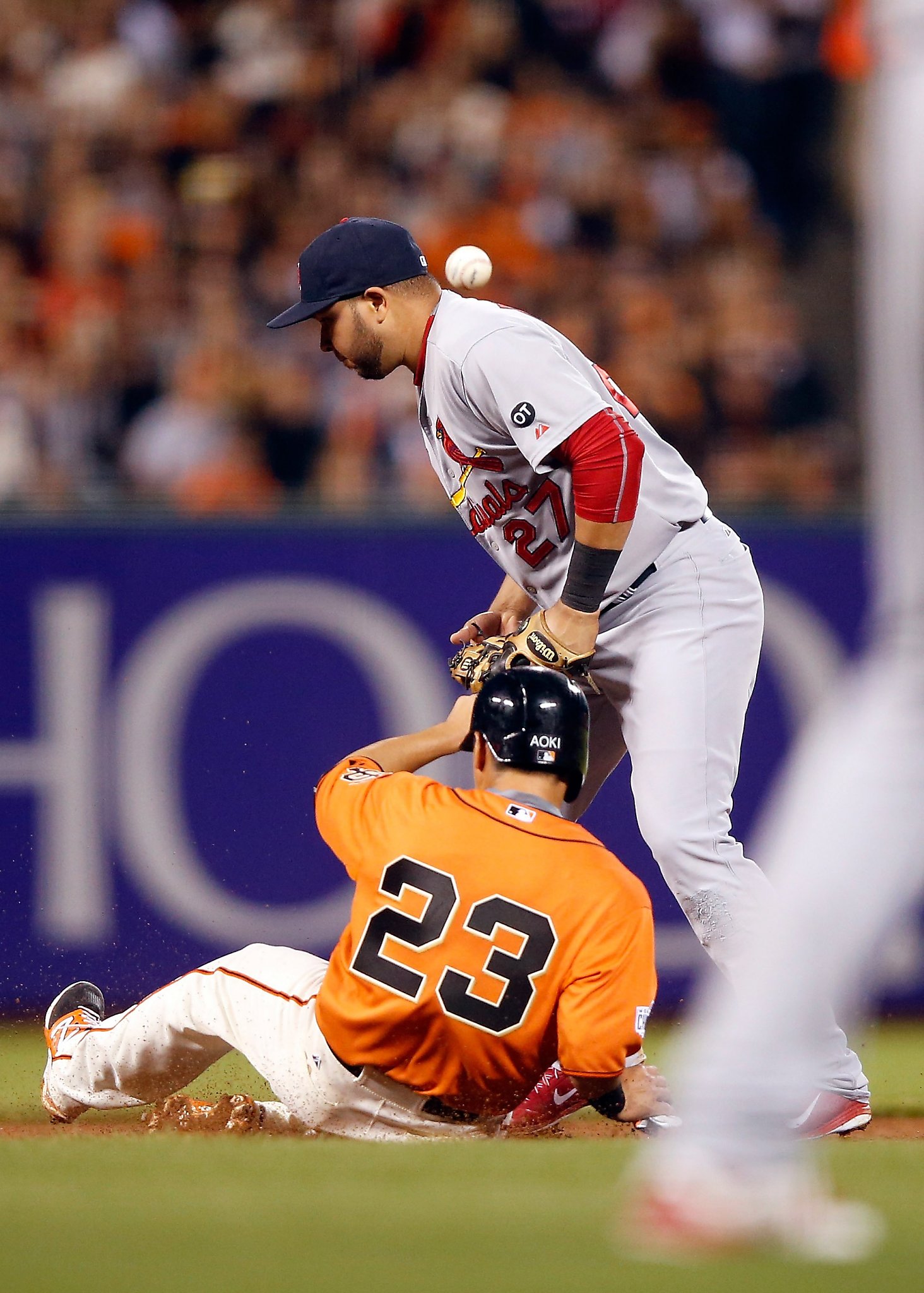 Kelby Tomlinson lines game-winning single as Giants beat Cardinals