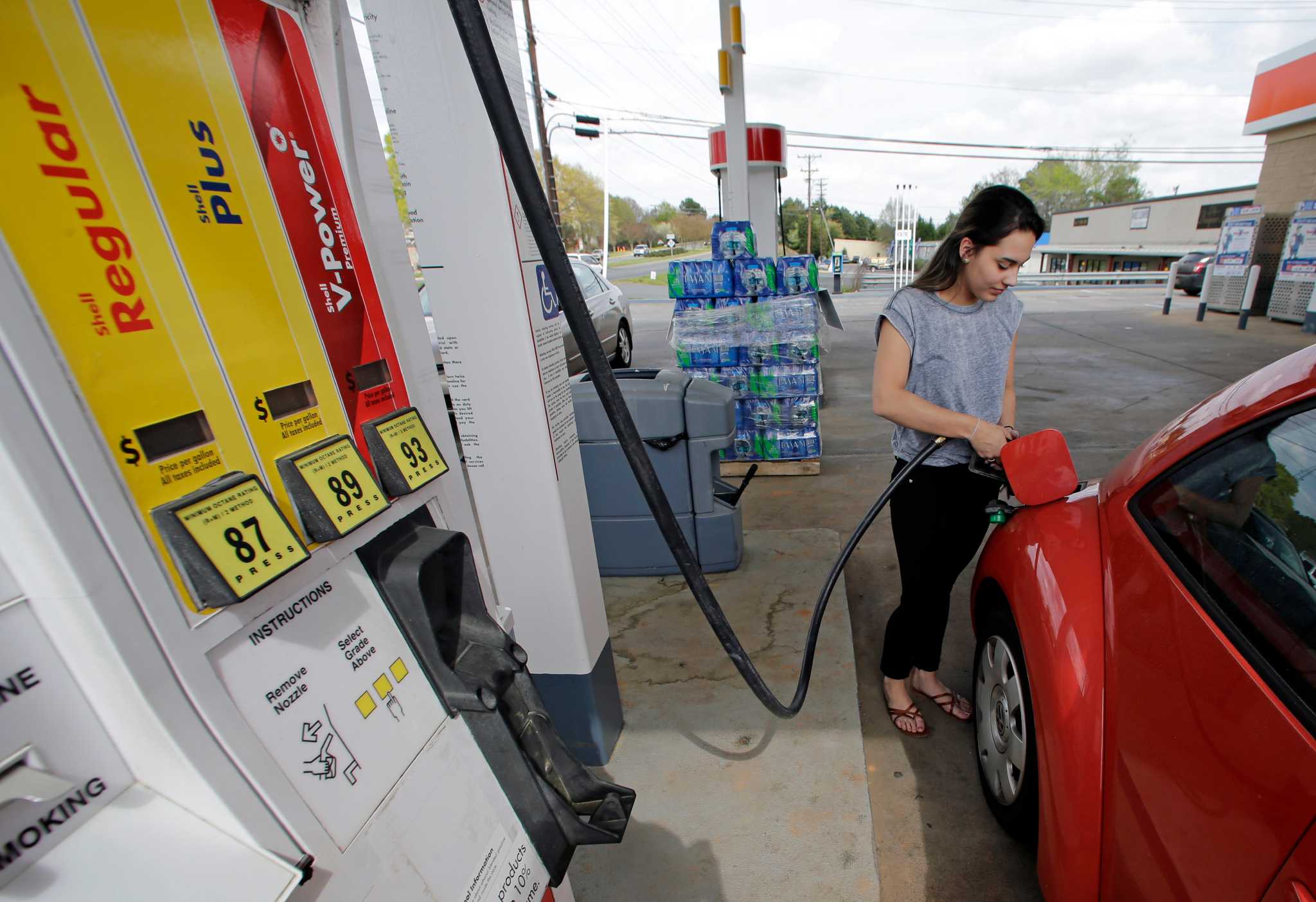 Analysis When gas cheaper, Americans buy more expensive gas