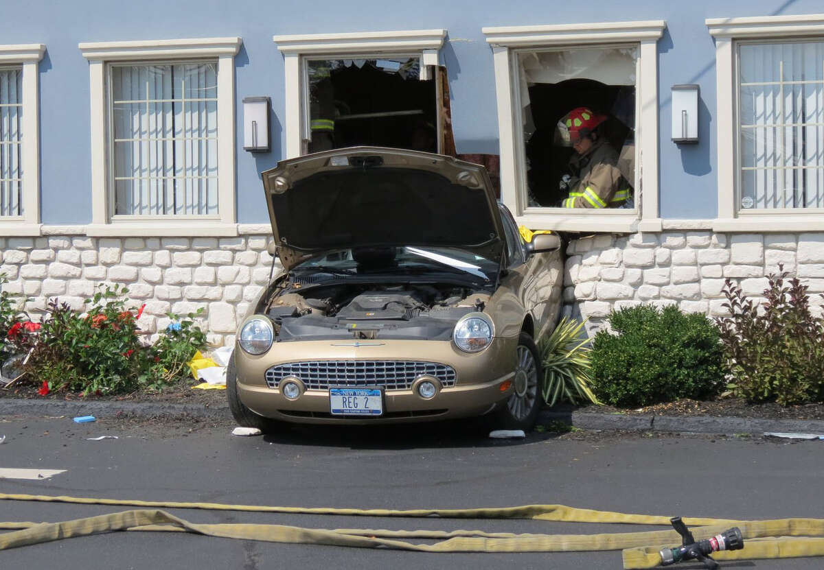 car-hits-schenectady-diner-several-injured