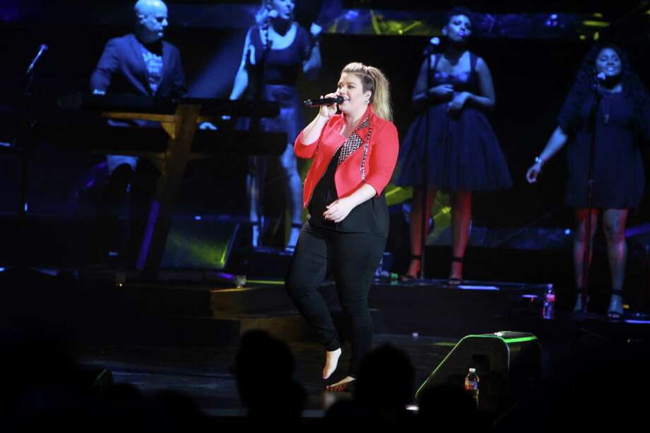 kelly clarkson royal farms arena march 16