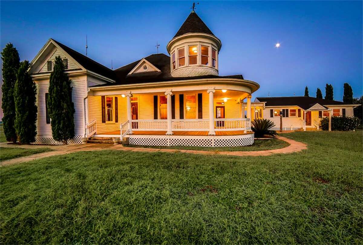 Victorianstyle Heights home is a lifesize dollhouse