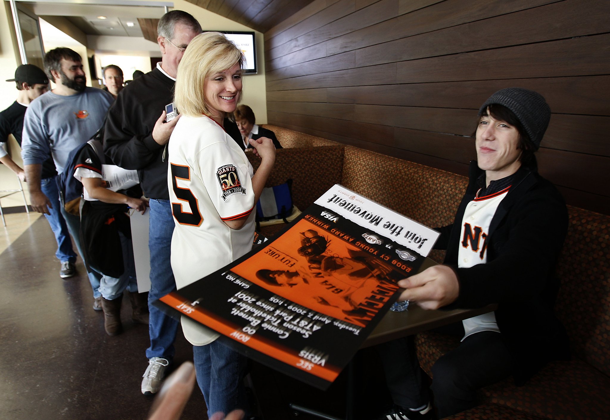 MySpace co-founder offers to pay for Giants to keep Lincecum