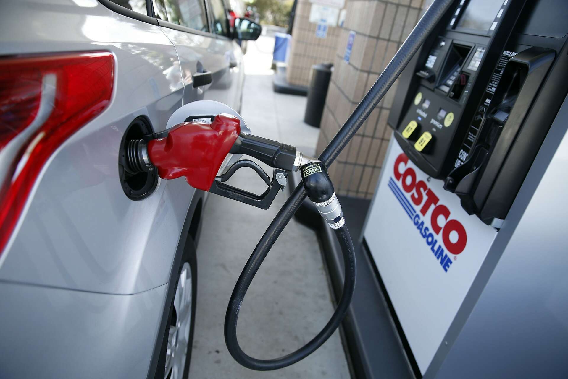 Jerry Brown proposes $65 drivers fee, higher gas taxes