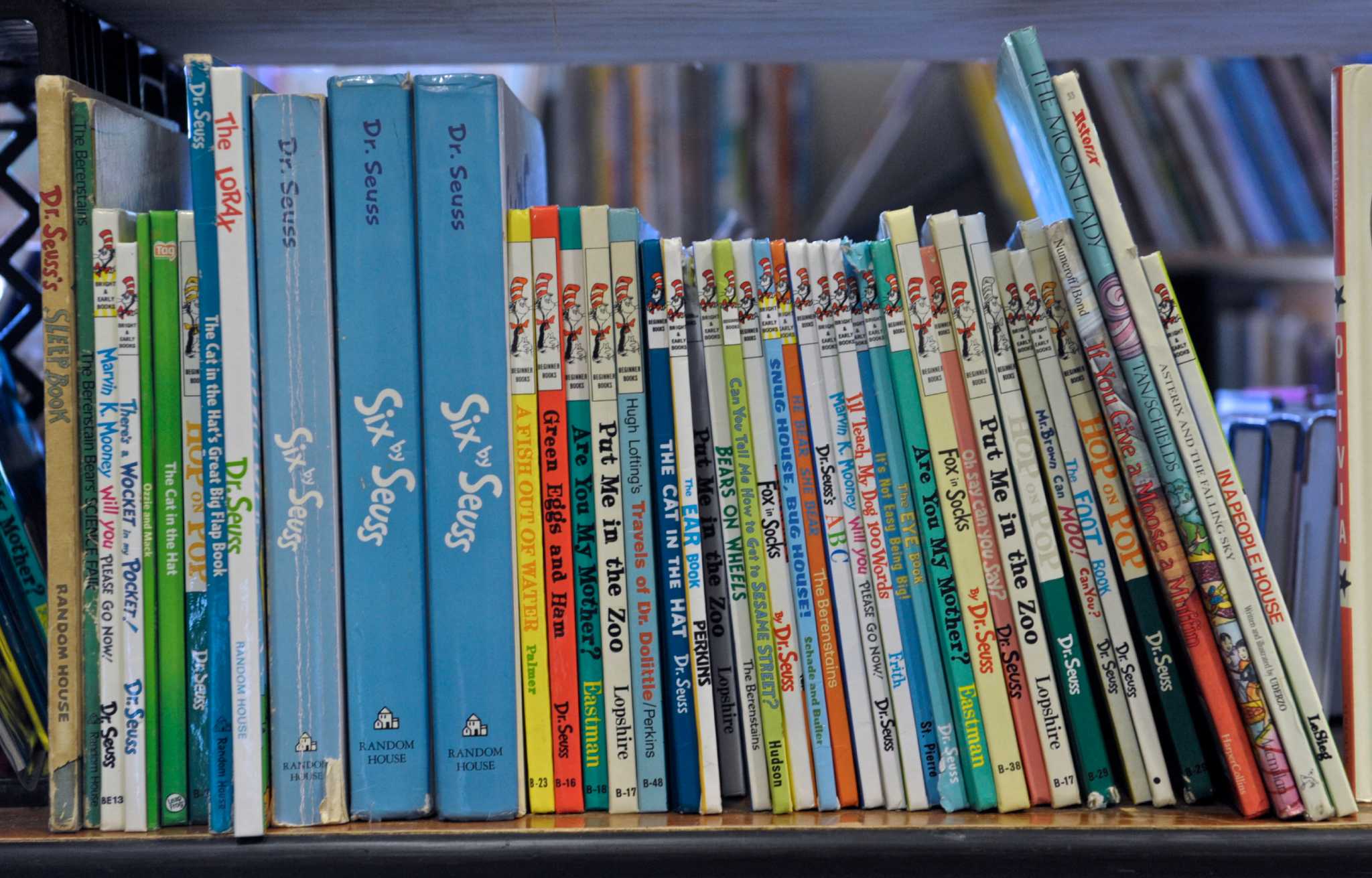 Librarian Rejects Melania Trump S Gift Of Dr Seuss Books
