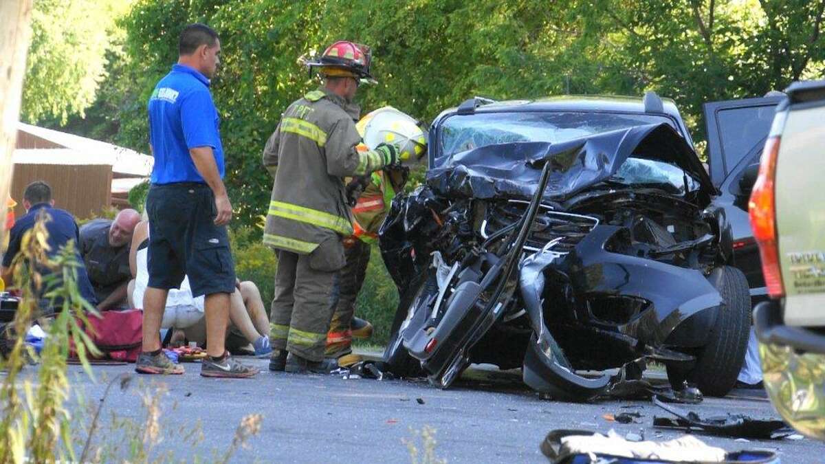 4 people injured in Nassau crash