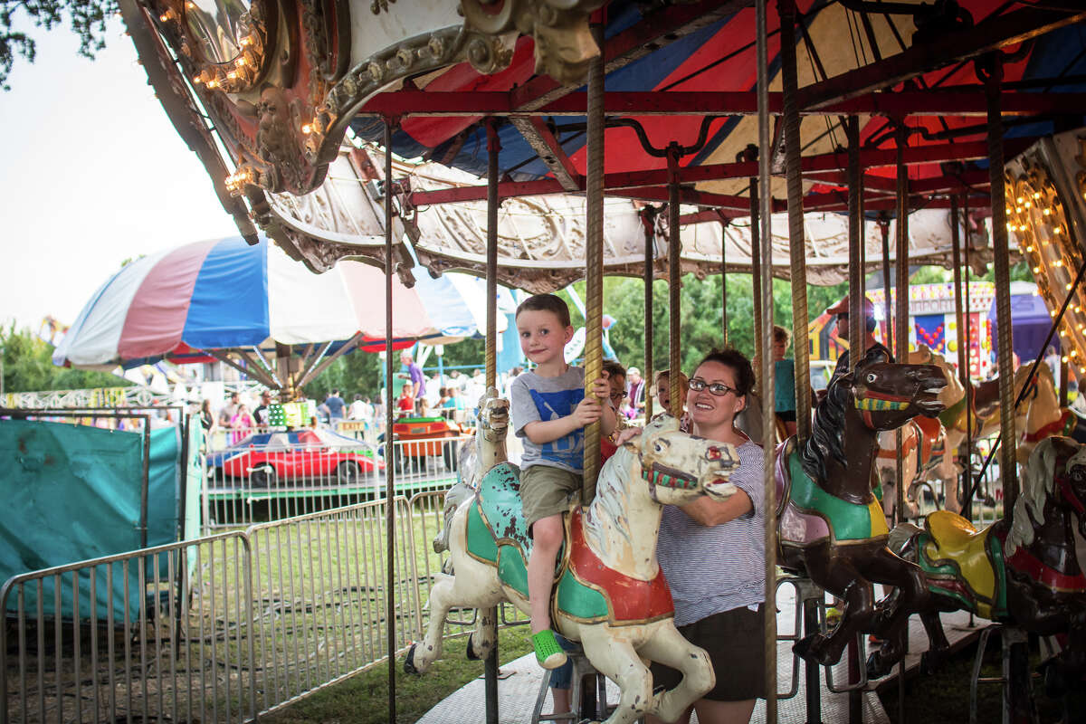 mySpy Cowboys and a carnival at 110th annual Kendall County Fair