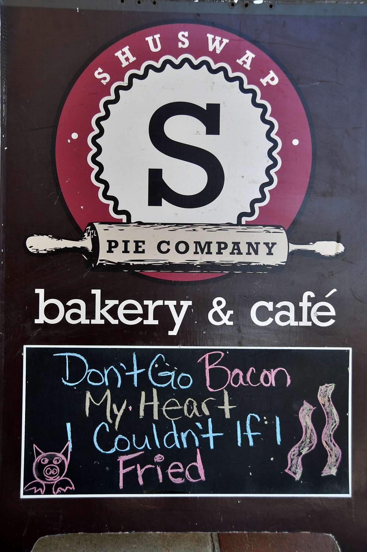 Lap of luxury on a Canadian lake houseboat voyage