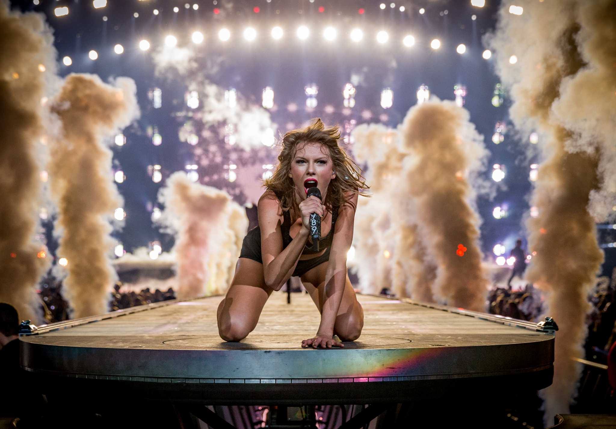 SWIFT NETWORK on X: Minute Maid Park looks beautiful tonight!  #1989TourHouston  / X