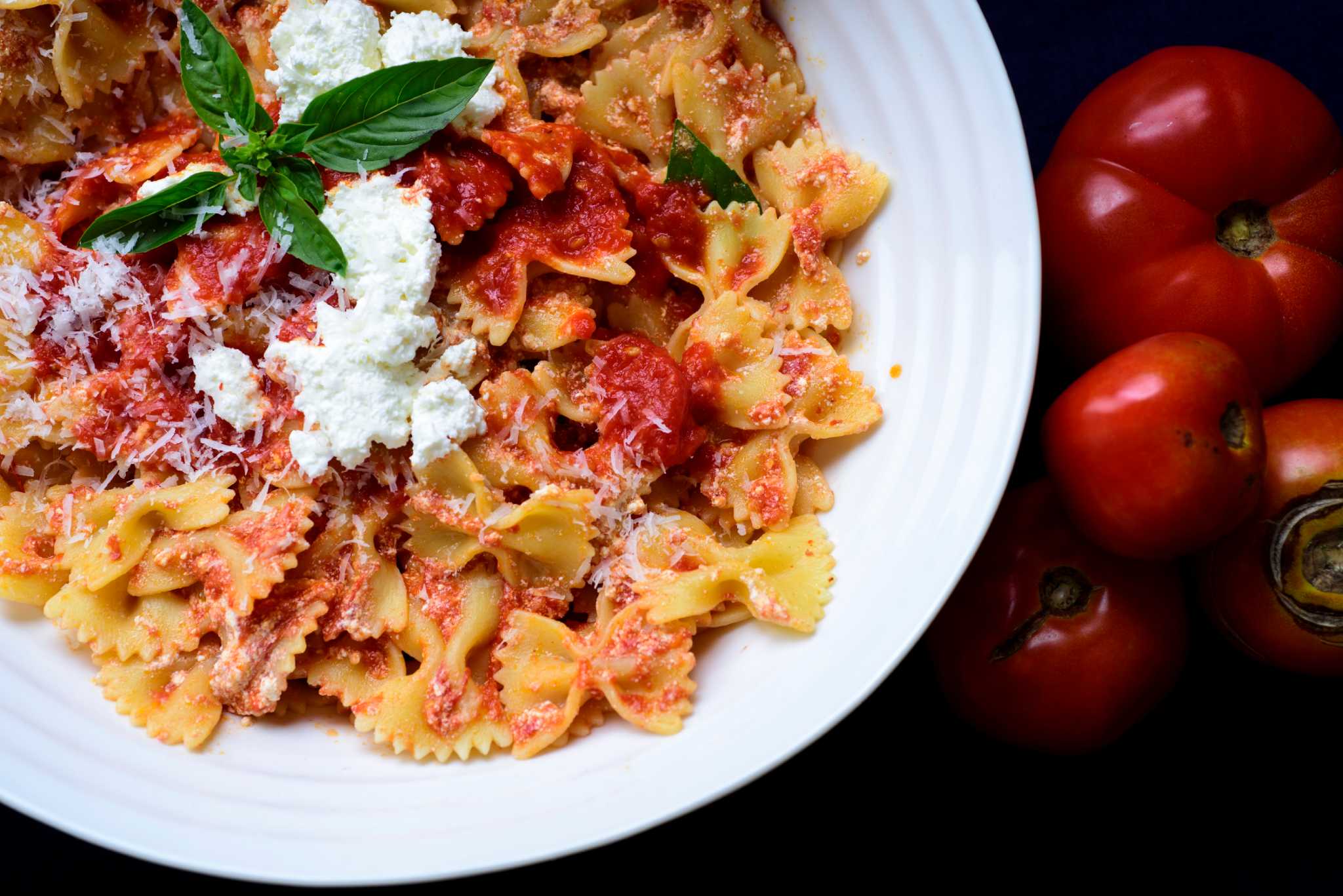 The easiest, quickest fresh tomato sauce ever