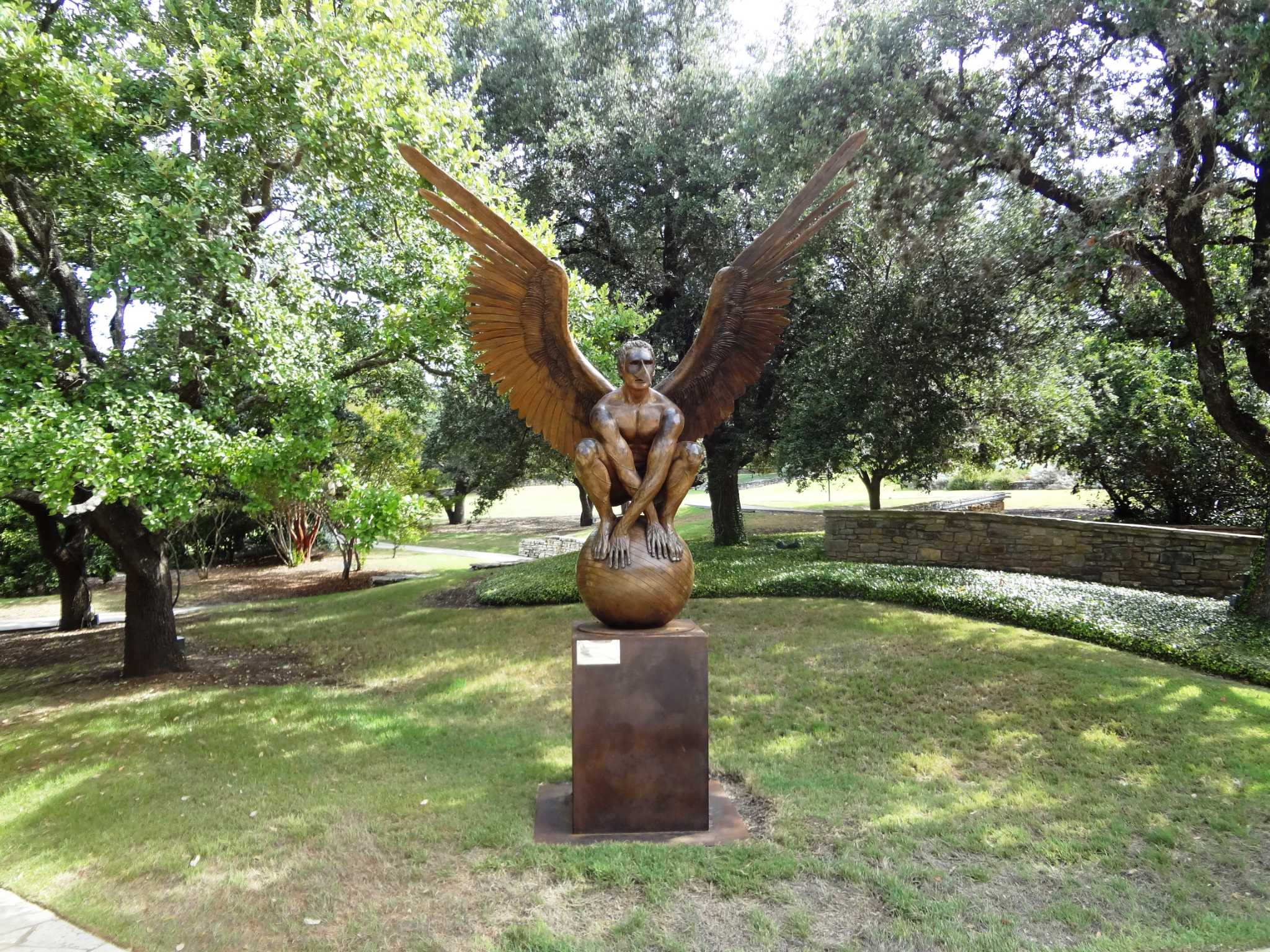 Sculpture En Bronze Lourd Représentant Un Garçon Jouant Avec Des Marbres Signée Philip C